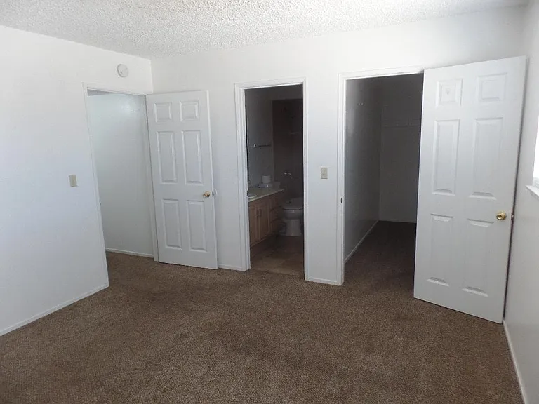 626 W Coso Ave — Photo 16