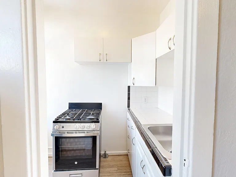 709 Geary Street — Photo 6