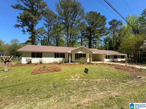 4011 Gary Lynn Dr, Anniston, AL 36201