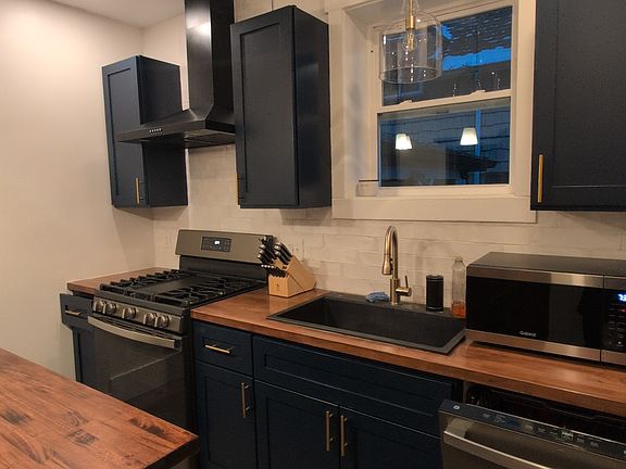 3rd image of 2102 Pleasant St Unit 3