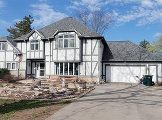 10953 N Westview Ln, Mequon, WI 53092
