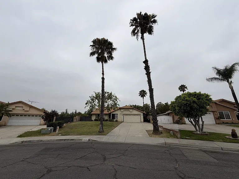 560 S Quince Ave — Photo 19
