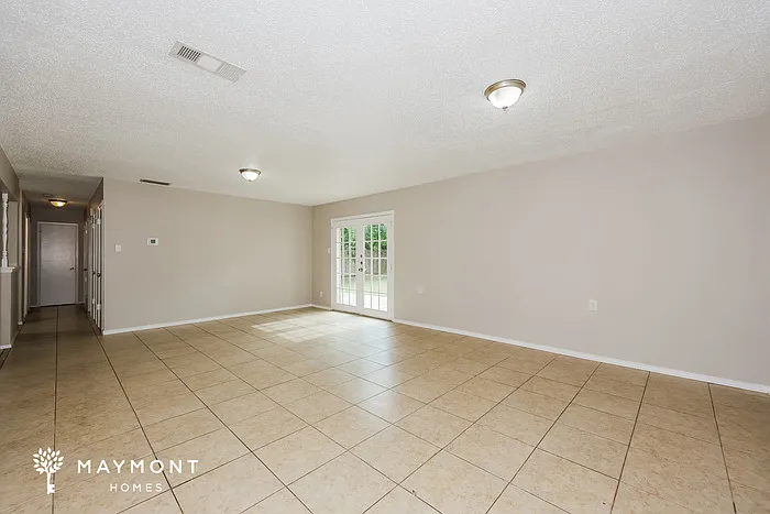414 Hastings Dr — Photo 3