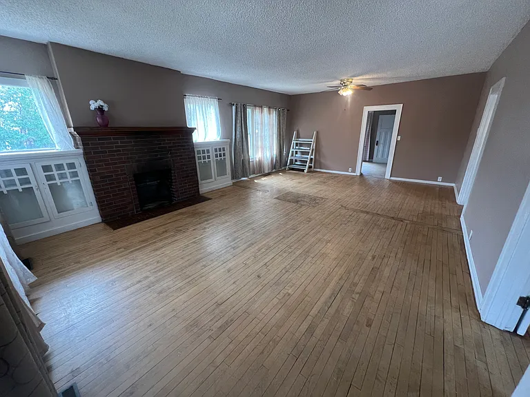 116 S 5th St E — Photo 11