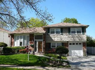 715 Allwyn St, Baldwin, NY 11510