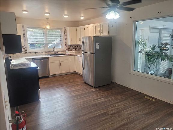 5th image of 382 Appleby Cres