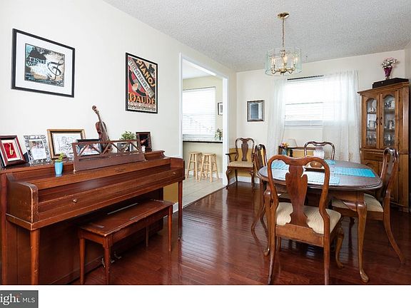 3rd image of 1125 Cobbs St
