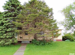 401 E Main St, Altona, IL 61414