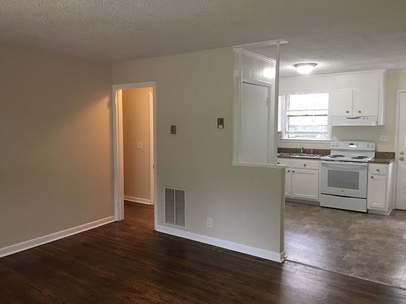 2nd image of 2634 Somerset Dr