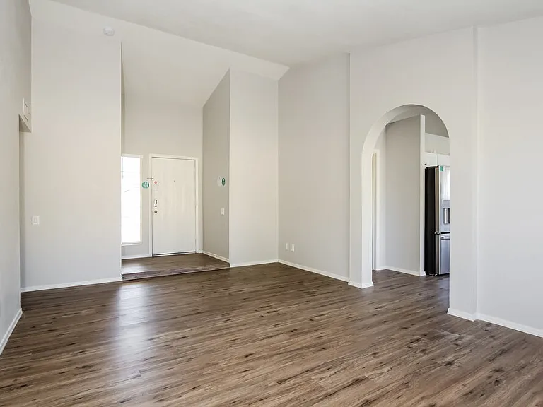 208 W Oraibi Dr — Photo 4