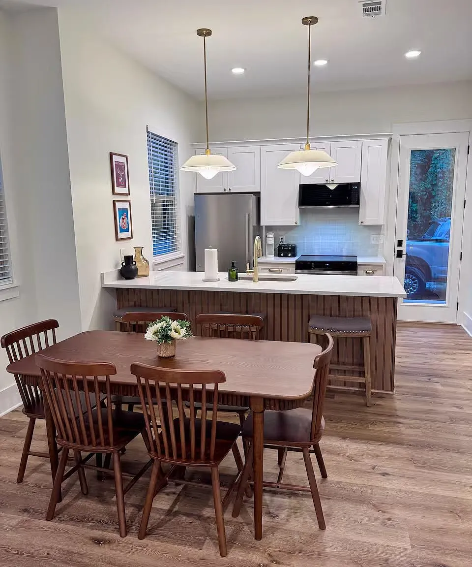2 bed, 1075 sqft, $2,000 — Photo 2