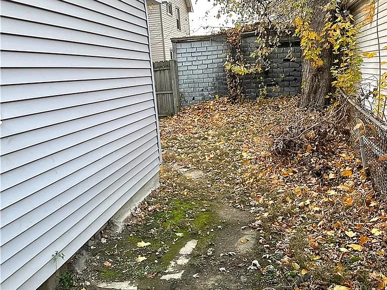 3856 W 23rd St — Photo 2
