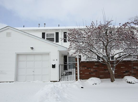 2nd image of 14 Surrey Ct #14