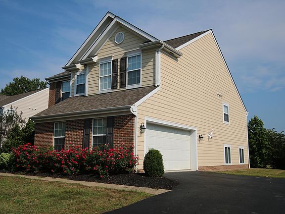 3rd image of 327 Balsamine Dr