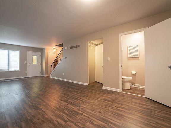5th image of 946 Monterrey Ct APT C