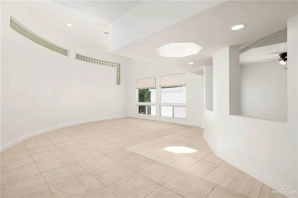 2 bed, 2.5 bath, 1431 sqft, $1,800 — Photo 3