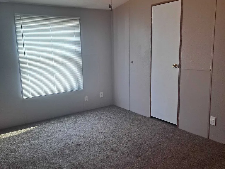 1010 E Crest Dr — Photo 8