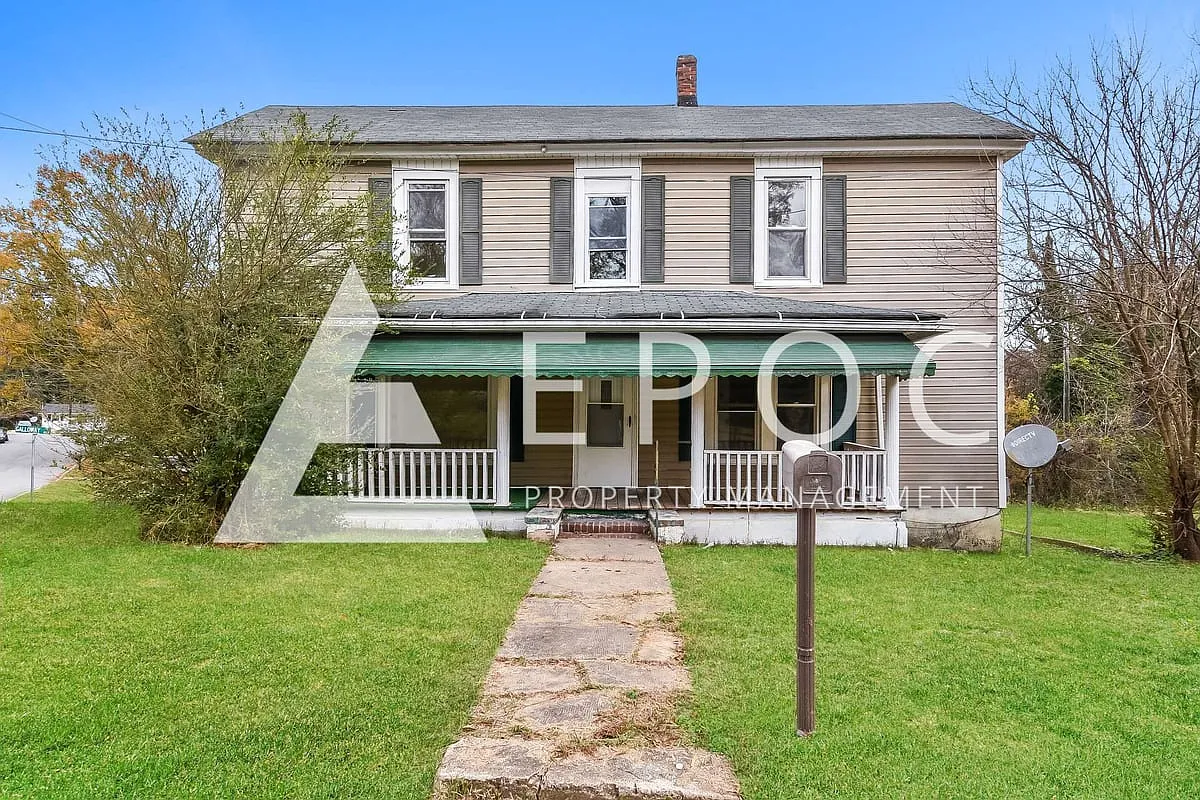 602 Loftus St — Photo 1