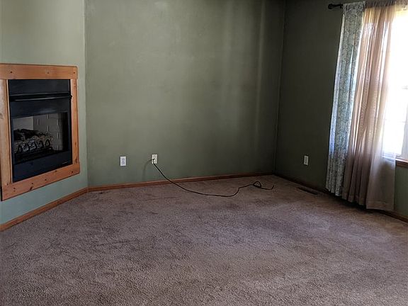 4th image of 659 Winfield Dr