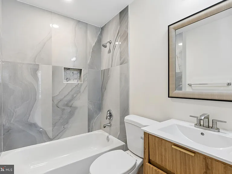 2416 E Hoffman St — Photo 9