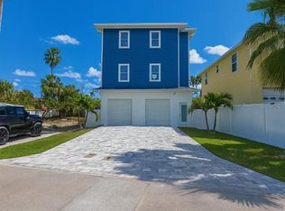 13117 4th St E, Madeira Beach, FL 33708