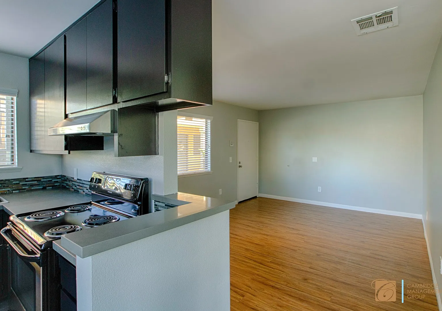 3989 Richmond St — Photo 4