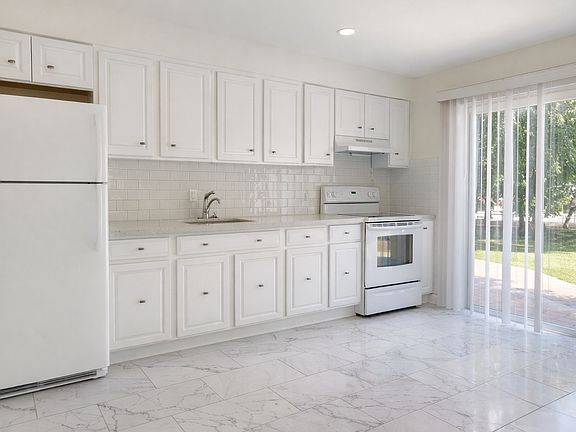 3rd image of 1369 Sunset Rd S