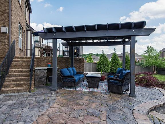 2nd image of 137 Sedona Woods Trl
