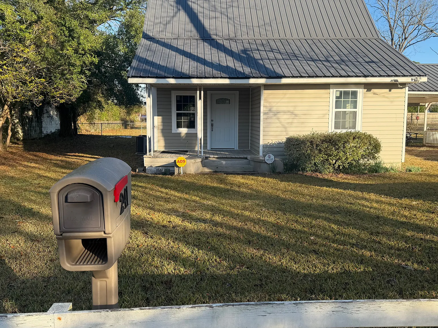 2 bed, 1.0 bath, 1200 sqft, $1,100 — Photo 1