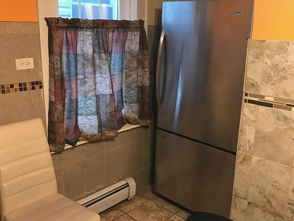 2nd image of 117 N 9th St APT 1