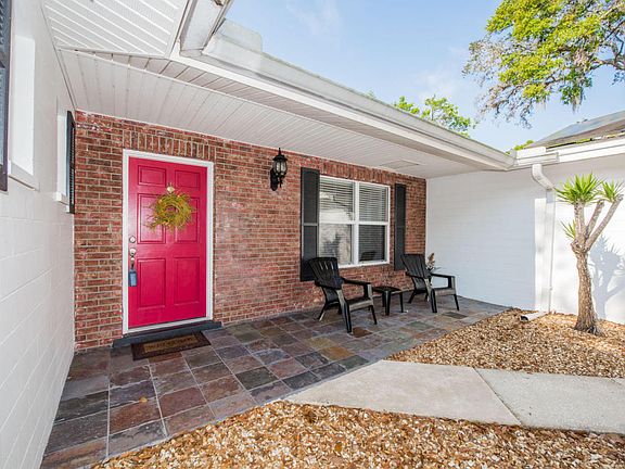 4th image of 8 Oakmont Cir