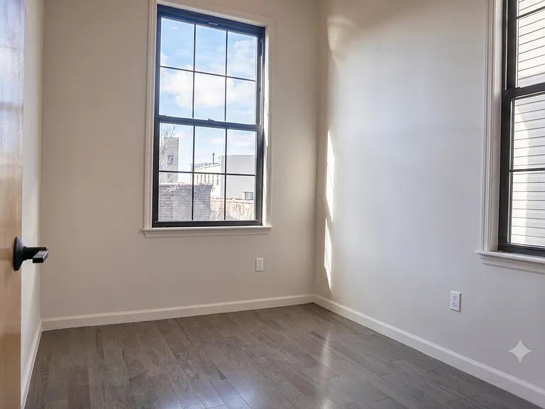 12 Saint Nicholas Ave #2LA — Photo 4