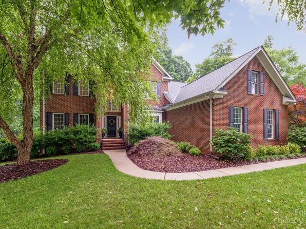 1607 Crestgate Dr, Waxhaw, NC 28173