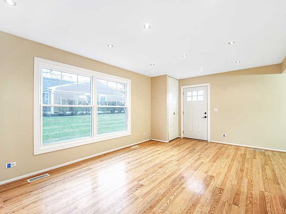 2nd image of 224 Winfield Ct #224
