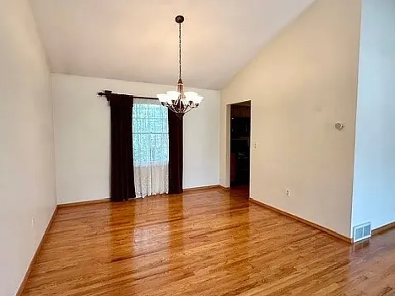 26888 Sweetbriar Dr — Photo 5