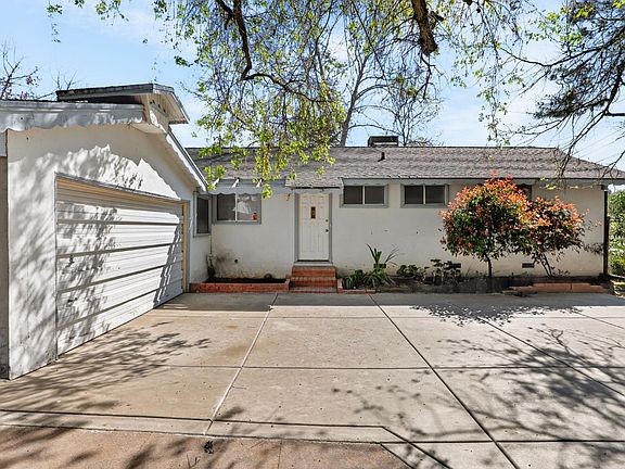 3rd image of 4532 Crestridge Rd