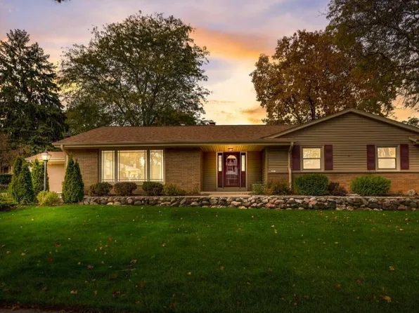 8115 South Mona COURT, Oak Creek, WI 53154