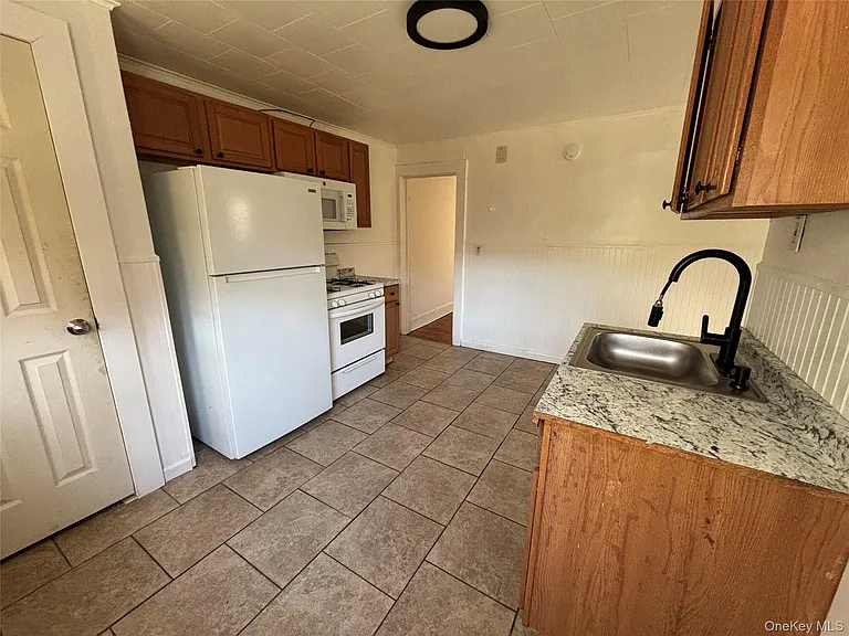 16 Mansion St — Photo 4