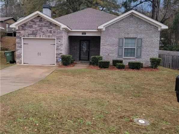 1061 Riverwood Dr, Valley, AL 36854