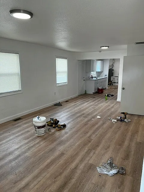6 bed, 1450 sqft, $1,600 — Photo 2