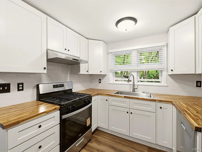 40 Scudder Ave — Photo 12