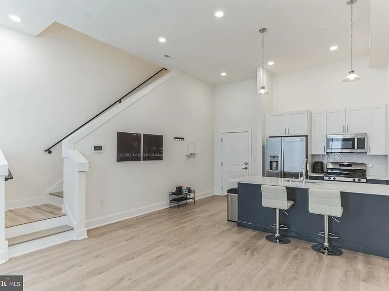 1115 N American St #B6 — Photo 1