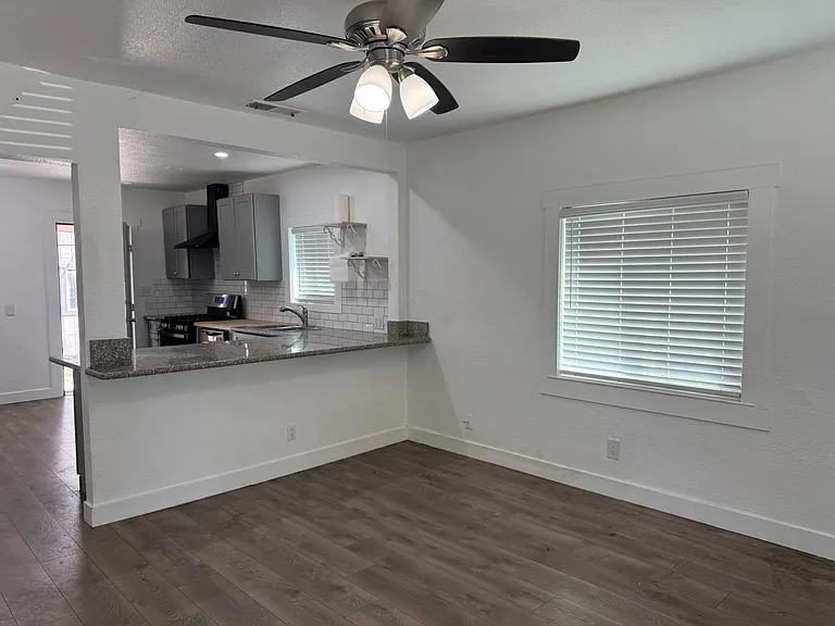 1532 N Calaveras St — Photo 9