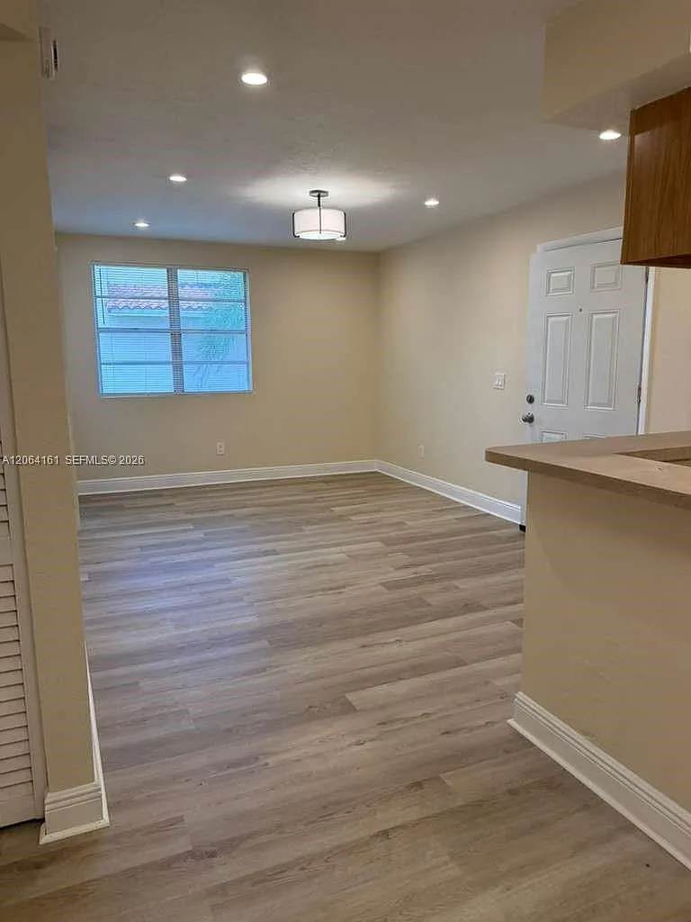 Royal Poinciana Condo — Photo 3