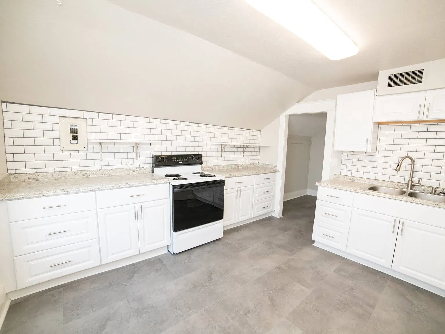 Updated Duplex, Upstairs Unit, 2 Bed/1 Bath — Photo 1