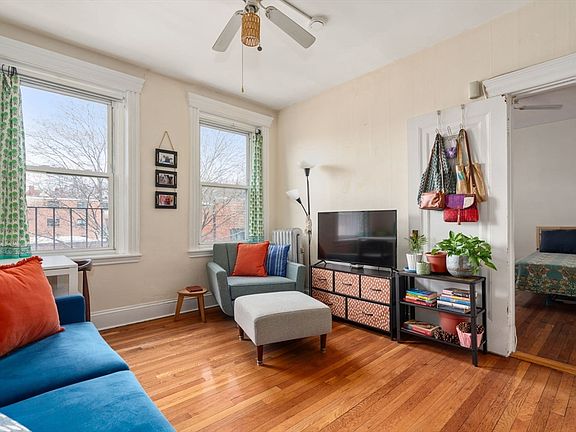 4th image of 70 Strathmore Rd APT 10A
