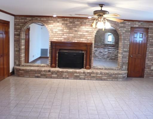 2nd image of 215 W Moreau St