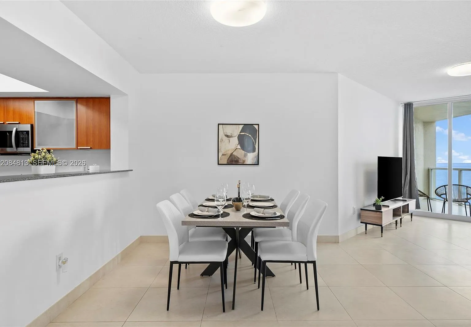 La Perla Condo — Photo 4