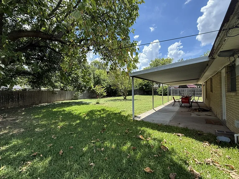 109 Redbud Cir — Photo 33