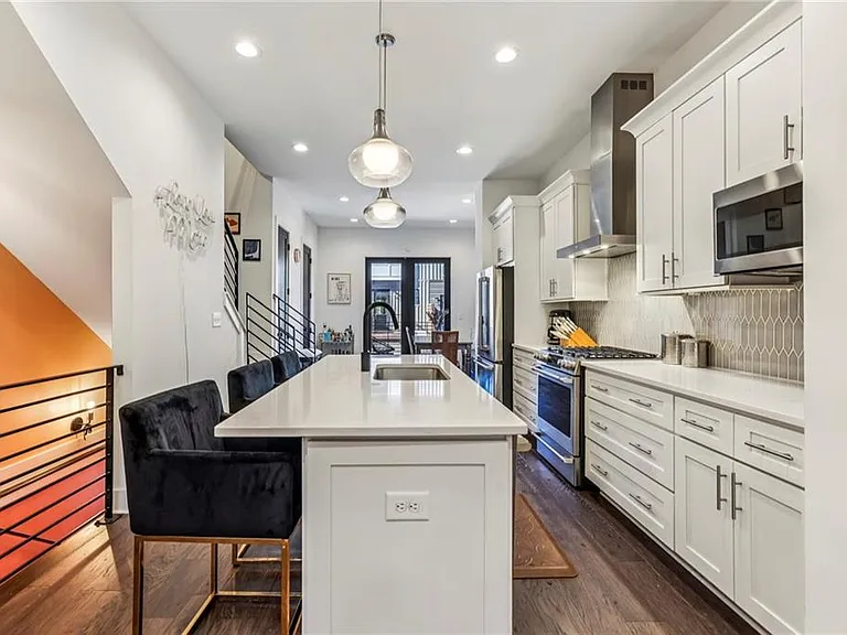 2336 Mason Dr — Photo 3